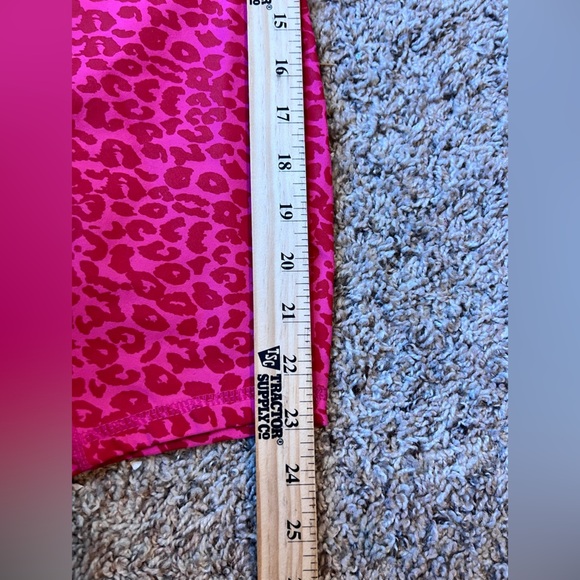 Torrid Active Performance Core Crop‎ Leggings 3x V Day Pink Leopard Plus Size - Picture 9 of 10
